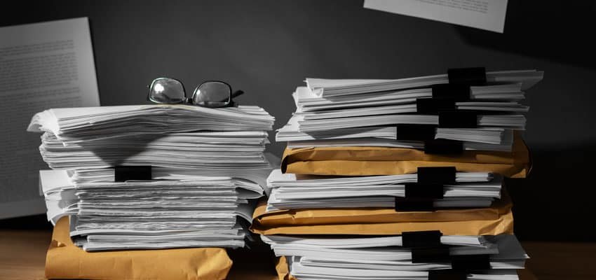 Plano general de escritorio como ejemplo de gestión documental no implementada en una empresa